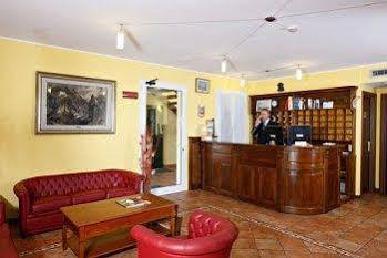 Hotel Gabarda カルピ エクステリア 写真