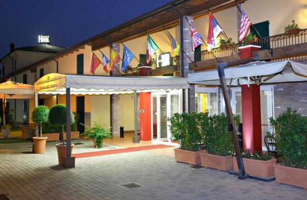Hotel Gabarda カルピ エクステリア 写真